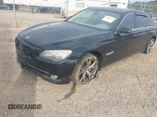 2010 BMW 7 Series 750Li xDrive z VIN WBAKC8C54ACY68974, wystawiony jako IAAI lot #42183526 z przebiegiem 80 415 mil mil oraz . Historia ofert i sprzedaży dostępna na DreamBid. Obrazek 6.