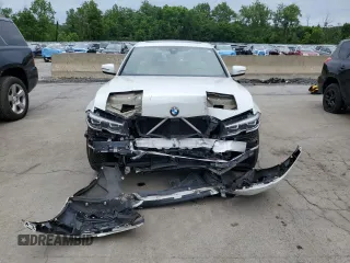 2019 BMW 3 Series 330i xDrive with VIN WBA5R7C52KAJ82287, listed as a Copart auction lot 62350575 with 71,803 mi miles and Salvage title. Bid and sale history available at DreamBid. Image 5.
