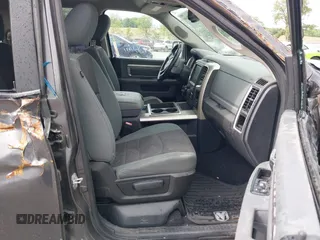 2015 Ram 1500 Outdoorsman z VIN 1C6RR7GM7FS720009, wystawiony jako IAAI lot #42551644 z przebiegiem 67 261 mil mil oraz . Historia ofert i sprzedaży dostępna na DreamBid. Obrazek 5.