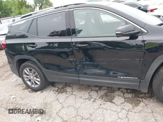 2024 GMC Terrain SLT с VIN 3GKALVEG8RL364749, выставлен на аукционе IAAI как лот 42397708 с пробегом 24 710 миль миль и . История ставок и продаж доступна на DreamBid. Изображение 6.