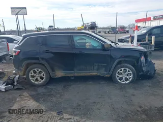 2024 Jeep Compass Sport с VIN 3C4NJDAN5RT143675, выставлен на аукционе IAAI как лот 41642160 с пробегом 5 663 миль миль и . История ставок и продаж доступна на DreamBid. Изображение 12.