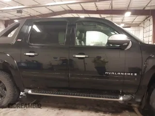 2008 Chevrolet Avalanche LS with VIN 3GNFK12378G169464, listed as a IAAI auction lot 41371639 with 246,490 mi miles and . Bid and sale history available at DreamBid. Image 14.