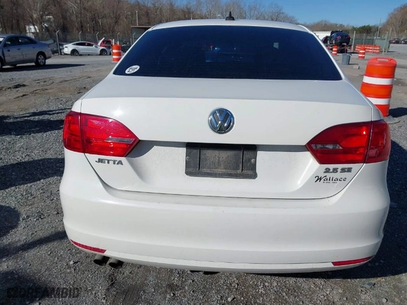 2012 Volkswagen Jetta Sedan SE w/Convenience & Sunroof PZEV with VIN 3VWDP7AJ5CM377161, listed as a IAAI auction lot 41810404 with 195,946 mi miles. Bid and sale history available at carsss.com. Image 16.