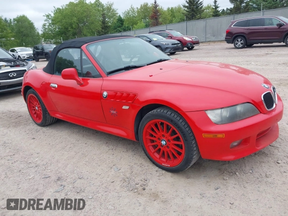 2001 BMW Z3 3.0 z VIN WBACN53451LL46696, wystawiony jako IAAI lot #42171101 z przebiegiem 55 212 mil mil oraz . Historia ofert i sprzedaży dostępna na DreamBid. Obrazek 1.