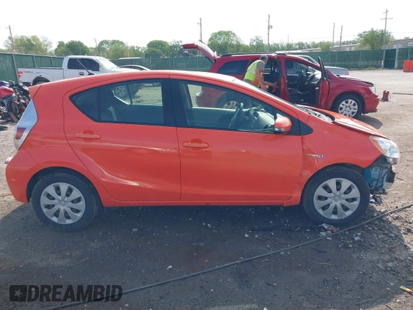 2014 Toyota Prius One z VIN JTDKDTB35E1071850, wystawiony jako IAAI lot #42084093 z przebiegiem 1 731 574 mil mil oraz . Historia ofert i sprzedaży dostępna na DreamBid. Obrazek 14.