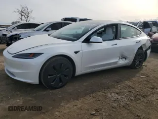 2024 Tesla Model 3 z VIN 5YJ3E1EA6RF863762, wystawiony jako Copart lot #45669265 z przebiegiem 2529 mil mil oraz Szkody całkowita. Historia ofert i sprzedaży dostępna na DreamBid. Obrazek 1.