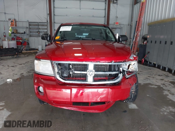 2008 Dodge Dakota SLT z VIN 1D7HW48N38S542692, wystawiony jako IAAI lot #41554521 z przebiegiem 166 482 mil mil oraz . Historia ofert i sprzedaży dostępna na DreamBid. Obrazek 13.