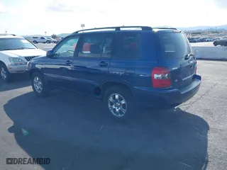 2005 Toyota Highlander with VIN JTEGP21A850067199, listed as a IAAI auction lot 41947598 with 224,108 mi miles. Bid and sale history available at carsss.com. Image 3.