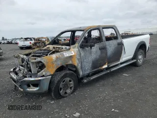 2024 Ram 2500 Tradesman z VIN 3C6UR5HL8RG172389, wystawiony jako Copart lot #57155765 z przebiegiem Nie podano mil oraz Szkoda całkowita • Salvage title. Historia ofert i sprzedaży dostępna na DreamBid. Obrazek 1.