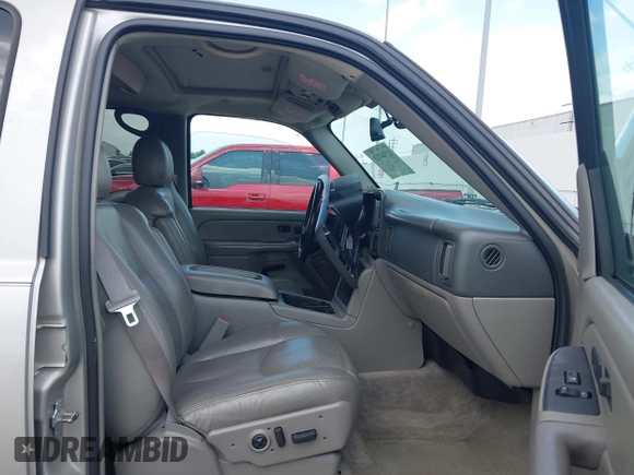 2004 Chevrolet Suburban Z71 with VIN 3GNFK16Z34G288542, listed as a IAAI auction lot 42504733 with 249,094 mi miles and . Bid and sale history available at DreamBid. Image 5.