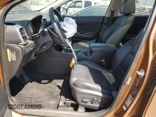 2020 Kia Sportage EX z VIN KNDPN3AC4L7641853, wystawiony jako Copart lot #55013835 z przebiegiem 46 910 mil mil oraz Szkoda całkowita • Salvage title. Historia ofert i sprzedaży dostępna na DreamBid. Obrazek 7.