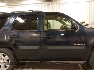 2007 GMC Yukon SLT z VIN 1GKFK130X7J115798, wystawiony jako IAAI lot #42039550 z przebiegiem 263 539 mil mil oraz . Historia ofert i sprzedaży dostępna na DreamBid. Obrazek 14.