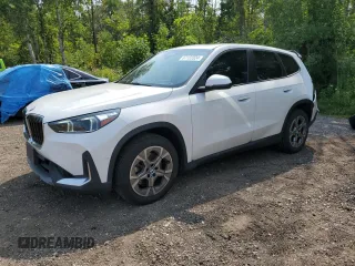 2023 BMW X1 xDrive28i z VIN WBX73EF01P5V91420, wystawiony jako Copart lot #67122324 z przebiegiem 15 118 mil mil oraz Szkoda całkowita • Salvage title. Historia ofert i sprzedaży dostępna na DreamBid. Obrazek 1.