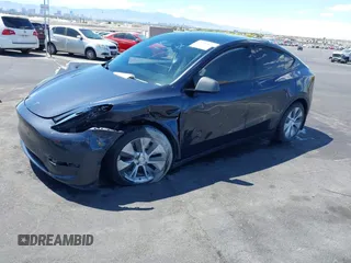 2024 Tesla Model Y Long Range z VIN 7SAYGDEE2RA233855, wystawiony jako IAAI lot #42148956 z przebiegiem 14 385 mil mil oraz . Historia ofert i sprzedaży dostępna na DreamBid. Obrazek 2.