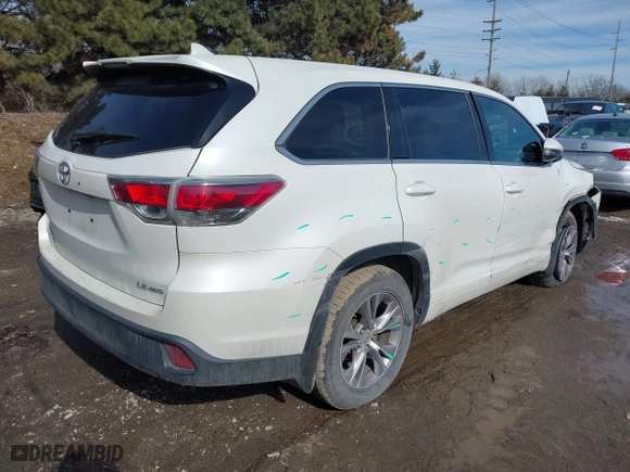 2015 Toyota Highlander LE with VIN 5TDBKRFHXFS172501, listed as a IAAI auction lot 41591131 with 108,000 mi miles. Bid and sale history available at carsss.com. Image 4.