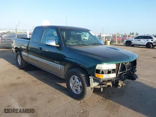 2002 Chevrolet Silverado 1500 LT with VIN 2GCEC19T921333952, listed as a IAAI auction lot 42100985 with 180,598 mi miles. Bid and sale history available at carsss.com. Image 1.