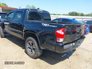 2017 Toyota Tacoma SR5 z VIN 5TFAZ5CNXHX048879, wystawiony jako IAAI lot #42157227 z przebiegiem 119 932 mil mil oraz . Historia ofert i sprzedaży dostępna na DreamBid. Obrazek 3.
