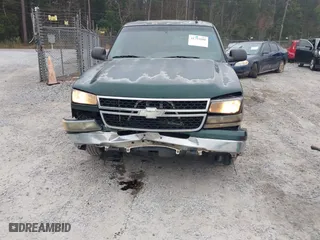 2006 Chevrolet Silverado 1500 LT2 with VIN 2GCEC13Z761319227, listed as a IAAI auction lot 41791080 with 302,075 mi miles. Bid and sale history available at carsss.com. Image 6.