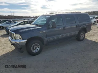 2003 Ford Excursion XLT z VIN 1FMNU41SX3EA99432, wystawiony jako Copart lot #46839865 z przebiegiem 241 831 mil mil oraz Szkoda całkowita • Salvage title. Historia ofert i sprzedaży dostępna na DreamBid. Obrazek 1.