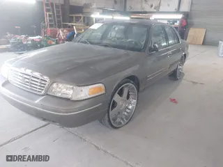 2000 Ford Crown Victoria LX with VIN 2FAFP74W8YX142015, listed as a IAAI auction lot 41767918 with 257,728 mi miles. Bid and sale history available at carsss.com. Image 2.