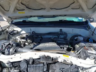 2005 Toyota Sequoia SR5 with VIN 5TDZT34AX5S252295, listed as a IAAI auction lot 41725776 with 236,512 mi miles. Bid and sale history available at carsss.com. Image 10.