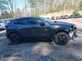2025 Mazda CX-30 S Select Sport z VIN 3MVDMBBM4SM752011, wystawiony jako IAAI lot #41505023 z przebiegiem 1 601 mil mil oraz . Historia ofert i sprzedaży dostępna na DreamBid. Obrazek 14.