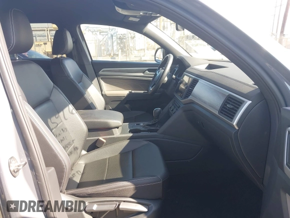 2021 Volkswagen Atlas SE with VIN 1V2WE2CA9MC234751, listed as a IAAI auction lot 41979424 with 30,132 mi miles and . Bid and sale history available at DreamBid. Image 5.