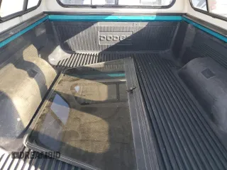 1996 Dodge Dakota z VIN 1B7GG26X9TW707044, wystawiony jako Copart lot #77101384 z przebiegiem 112 847 mil mil oraz Szkoda całkowita • Salvage title. Historia ofert i sprzedaży dostępna na DreamBid. Obrazek 10.