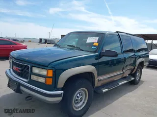 1998 GMC Suburban with VIN 1GKGK26J4WJ734958, listed as a IAAI auction lot 41878070 with 131,528 mi miles. Bid and sale history available at carsss.com. Image 6.