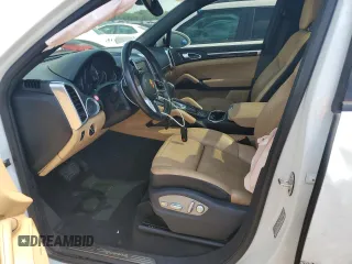 2016 Porsche Cayenne z VIN WP1AA2A26GLA09807, wystawiony jako Copart lot #59619335 z przebiegiem 102 327 mil mil oraz Szkoda całkowita • Salvage title. Historia ofert i sprzedaży dostępna na DreamBid. Obrazek 7.