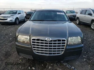 2009 Chrysler 300 z VIN 2C3LA43D49H637017, wystawiony jako Copart lot #86786114 z przebiegiem 157 691 mil mil oraz Czysty tytuł • Clean title. Historia ofert i sprzedaży dostępna na DreamBid. Obrazek 5.
