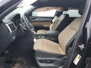 2022 Volkswagen Atlas SE with VIN 1V2HE2CA8NC229616, listed as a Copart auction lot 84722384 with 26,570 mi miles and Salvage title. Bid and sale history available at DreamBid. Image 7.