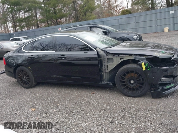 2017 Volvo S90 Momentum with VIN YV1102AK3H1006469, listed as a IAAI auction lot 41795564 with 121,001 mi miles. Bid and sale history available at carsss.com. Image 13.
