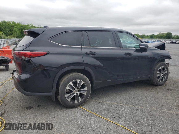 2021 Toyota Highlander XLE with VIN 5TDGZRBH9MS106817, listed as a Copart auction lot 58794845 with 57,365 mi miles and Salvage title. Bid and sale history available at DreamBid. Image 3.