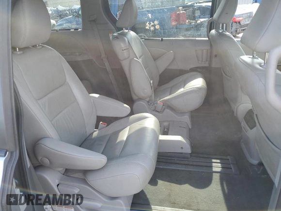 2018 Toyota Sienna XLE Auto Access Seat with VIN 5TDYZ3DC6JS951915, listed as a Copart auction lot 48319715 with 108,379 mi miles and Salvage Title. Bid and sale history available at carsss.com. Image 11.