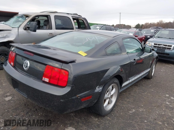 2007 Ford Mustang Deluxe with VIN 1ZVFT80N075357460, listed as a IAAI auction lot 41047829 with 146,175 mi miles. Bid and sale history available at carsss.com. Image 4.