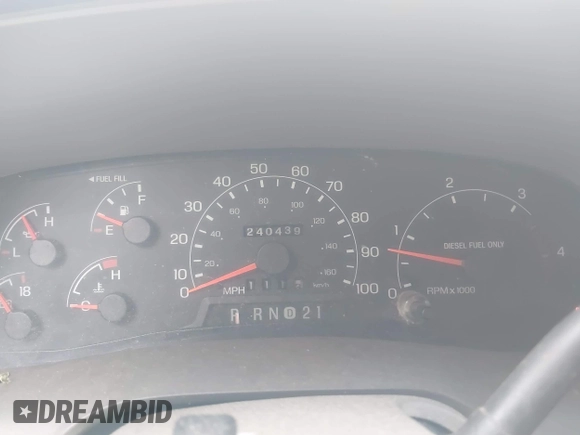 2001 Ford Excursion Limited z VIN 1FMSU43FX1EA39618, wystawiony jako IAAI lot #42519412 z przebiegiem 240 439 mil mil oraz . Historia ofert i sprzedaży dostępna na DreamBid. Obrazek 7.