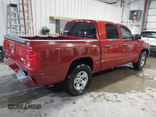 2008 Dodge Dakota SLT z VIN 1D7HW48N38S542692, wystawiony jako IAAI lot #41554521 z przebiegiem 166 482 mil mil oraz . Historia ofert i sprzedaży dostępna na DreamBid. Obrazek 4.