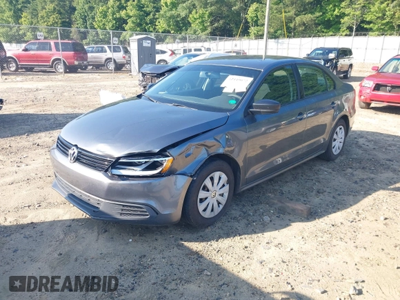 2014 Volkswagen Jetta S z VIN 3VW2K7AJ3EM303858, wystawiony jako IAAI lot #42449072 z przebiegiem 171 959 mil mil oraz . Historia ofert i sprzedaży dostępna na DreamBid. Obrazek 6.