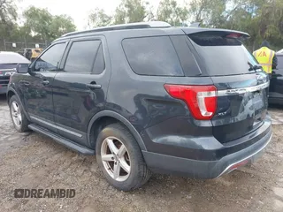 2017 Ford Explorer XLT z VIN 1FM5K8D87HGC37226, wystawiony jako IAAI lot #41596158 z przebiegiem 171 230 mil mil oraz . Historia ofert i sprzedaży dostępna na DreamBid. Obrazek 3.