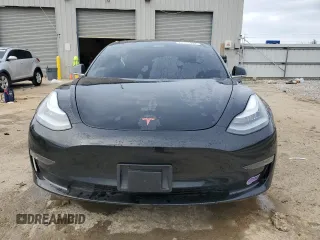 2019 Tesla Model 3 Mid Range z VIN 5YJ3E1EA8KF297299, wystawiony jako Copart lot #47935394 z przebiegiem 117 644 mil mil oraz Szkoda całkowita • Salvage title. Historia ofert i sprzedaży dostępna na DreamBid. Obrazek 5.