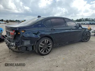 2019 BMW 7 Series M760i xDrive with VIN WBA7H6C58KG615081, listed as a Copart auction lot 59361704 with 92,769 mi miles and Salvage Title. Bid and sale history available at carsss.com. Image 3.