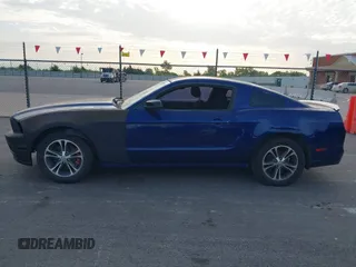 2014 Ford Mustang V6 z VIN 1ZVBP8AM7E5287817, wystawiony jako IAAI lot #42642851 z przebiegiem 203 384 mil mil oraz . Historia ofert i sprzedaży dostępna na DreamBid. Obrazek 14.