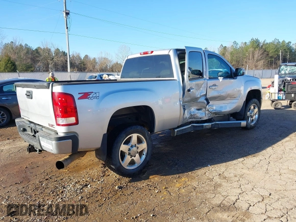 2013 GMC Sierra 2500HD SLT z VIN 1GT121C82DF218580, wystawiony jako IAAI lot #41758693 z przebiegiem 121 798 mil mil oraz . Historia ofert i sprzedaży dostępna na DreamBid. Obrazek 4.