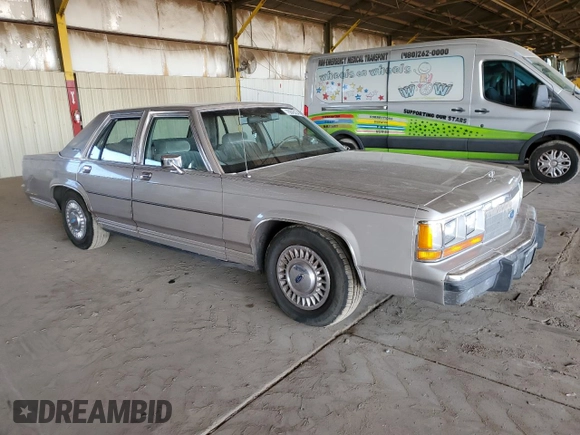 1990 Ford Crown Victoria z VIN 2FACP73F9LX166174, wystawiony jako Copart lot #76043234 z przebiegiem 52 545 mil mil oraz Szkoda całkowita • Salvage title. Historia ofert i sprzedaży dostępna na DreamBid. Obrazek 4.