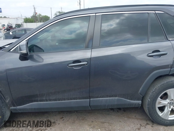 2019 Toyota RAV4 XLE with VIN 2T3W1RFV4KW009927, listed as a IAAI auction lot 41904194 with 46,863 mi miles and . Bid and sale history available at DreamBid. Image 15.