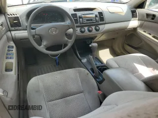 2002 Toyota Camry LE z VIN 4T1BE32K62U532998, wystawiony jako Copart lot #60786305 z przebiegiem 175 753 mil mil oraz Czysty tytuł • Clean title. Historia ofert i sprzedaży dostępna na DreamBid. Obrazek 8.