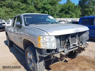 2010 Chevrolet Silverado 1500 LT with VIN 1GCSKSE35AZ298883, listed as a IAAI auction lot 39632673 with 165,950 mi miles. Bid and sale history available at carsss.com. Image 1.