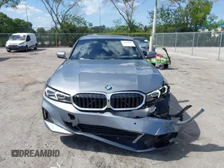 2024 BMW 3 Series 330i z VIN 3MW69FF01R8D92710, wystawiony jako IAAI lot #42320019 z przebiegiem 18 196 mil mil oraz . Historia ofert i sprzedaży dostępna na DreamBid. Obrazek 12.
