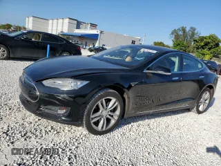 2012 Tesla Model S Performance with VIN 5YJSA1DP2CFS00063, listed as a Copart auction lot 46791215 with 27,298 mi miles and Salvage Title. Bid and sale history available at carsss.com. Image 1.